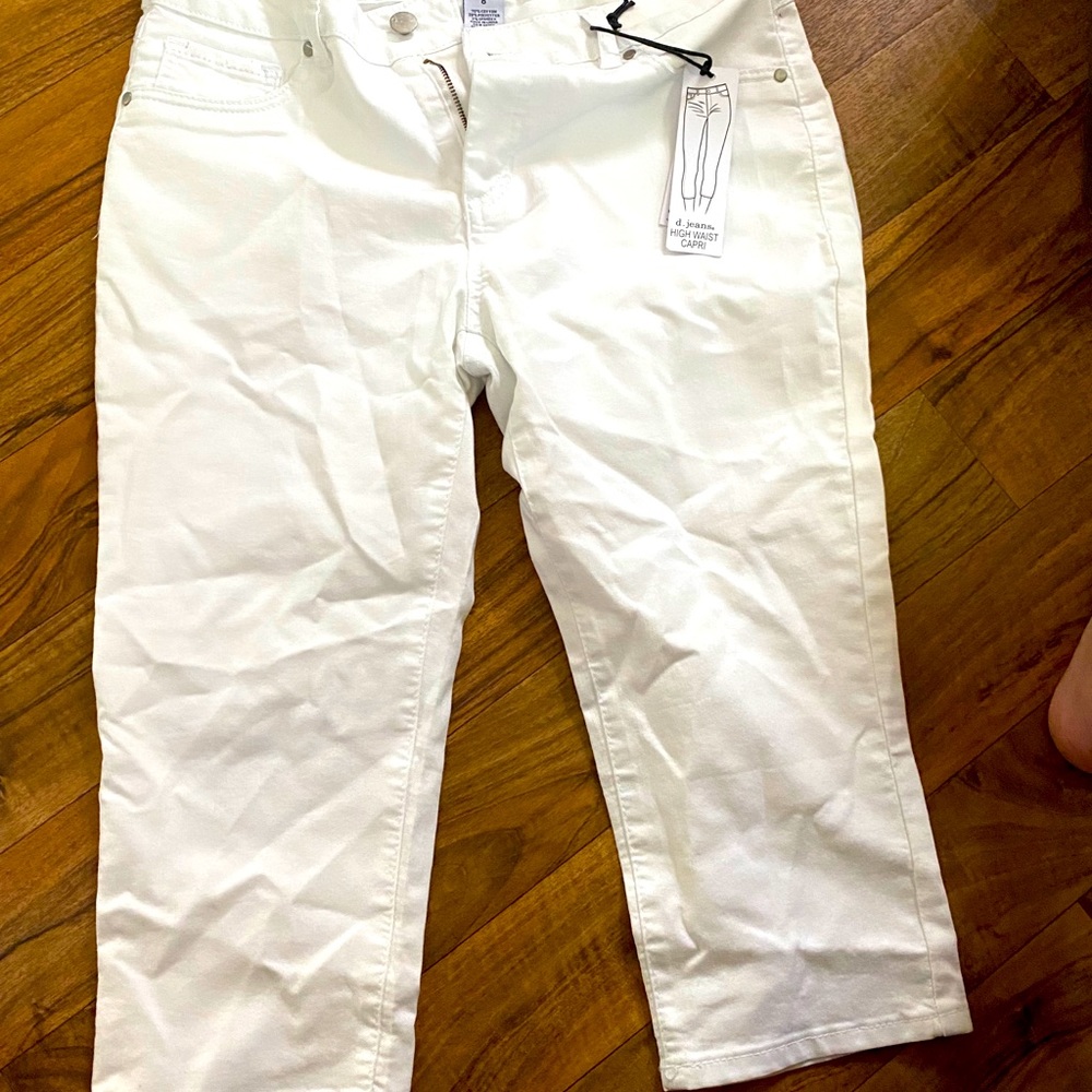 NWT White Capri pant